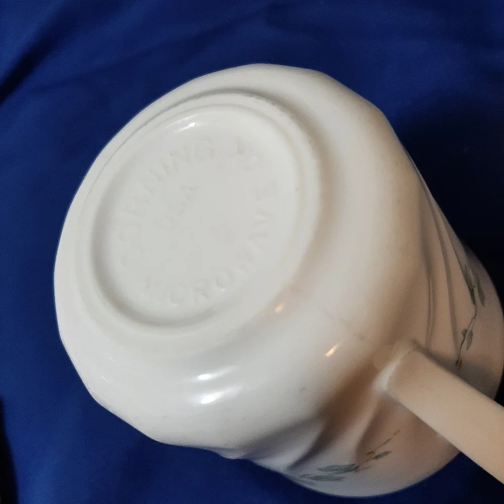 Corningware carefully ivy securely